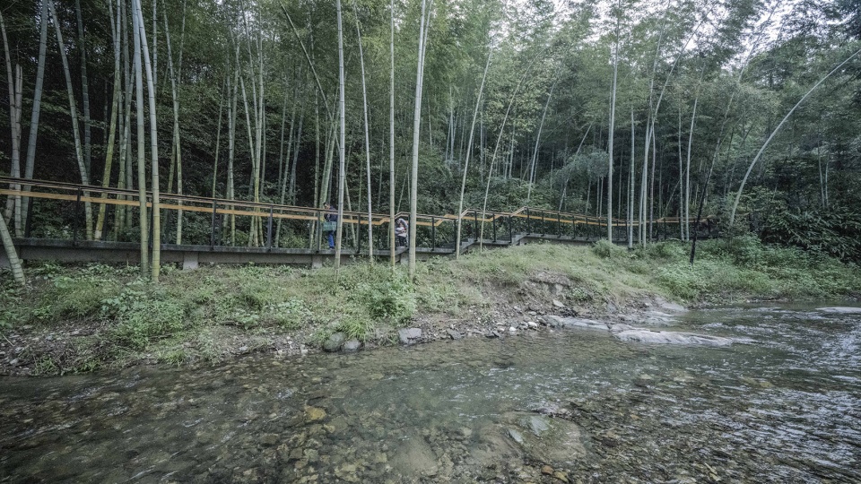 upgrading and renovation of public waterfront space in niujiaochong village huoshan county anhui province by fu yingbin