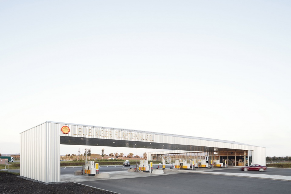 leubinger furstenhugel service station by mono architekten