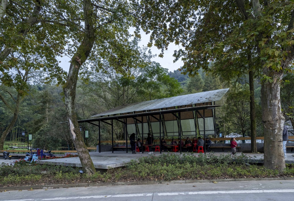 upgrading and renovation of public waterfront space in niujiaochong village huoshan county anhui province by fu yingbin