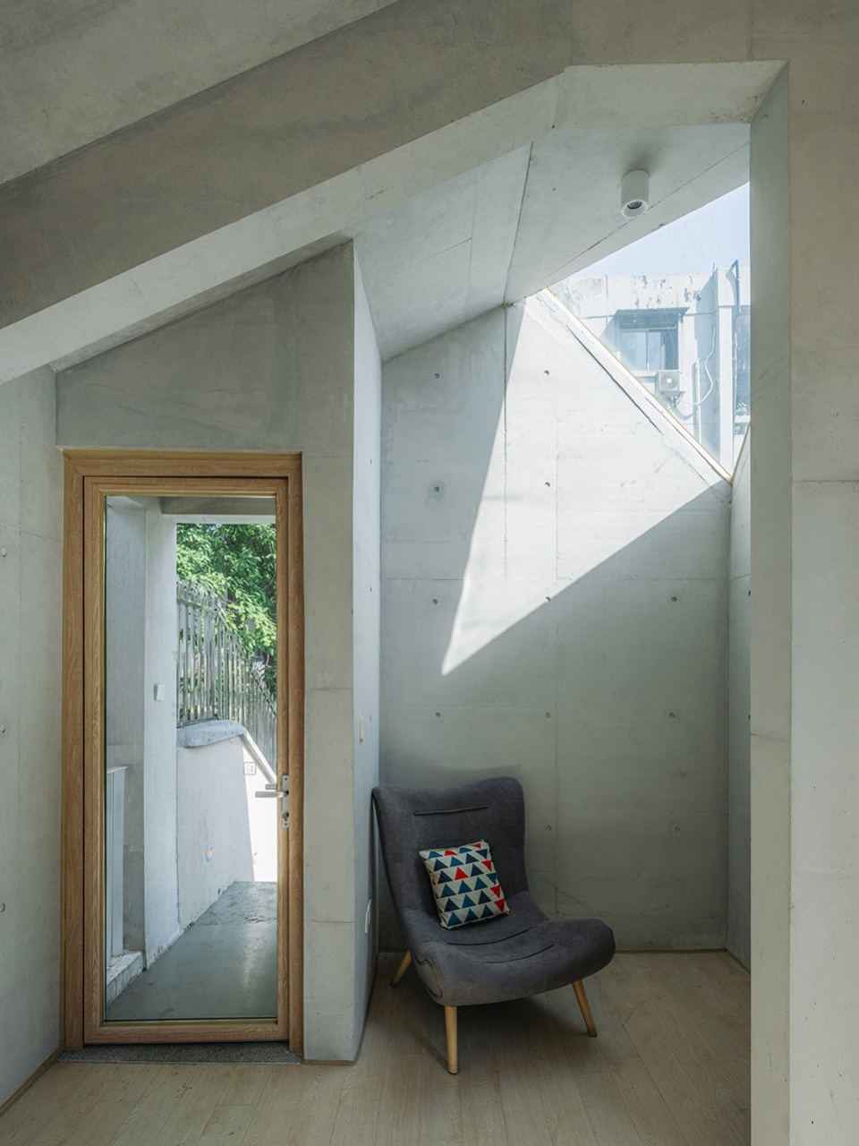 the pavilion a community house nearby huangpu river by viascape design