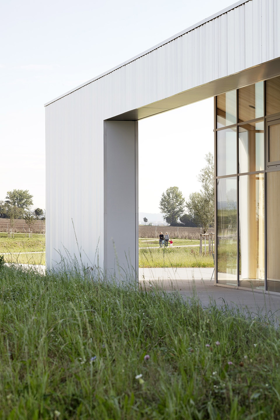 leubinger furstenhugel service station by mono architekten