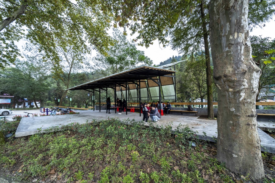 upgrading and renovation of public waterfront space in niujiaochong village huoshan county anhui province by fu yingbin