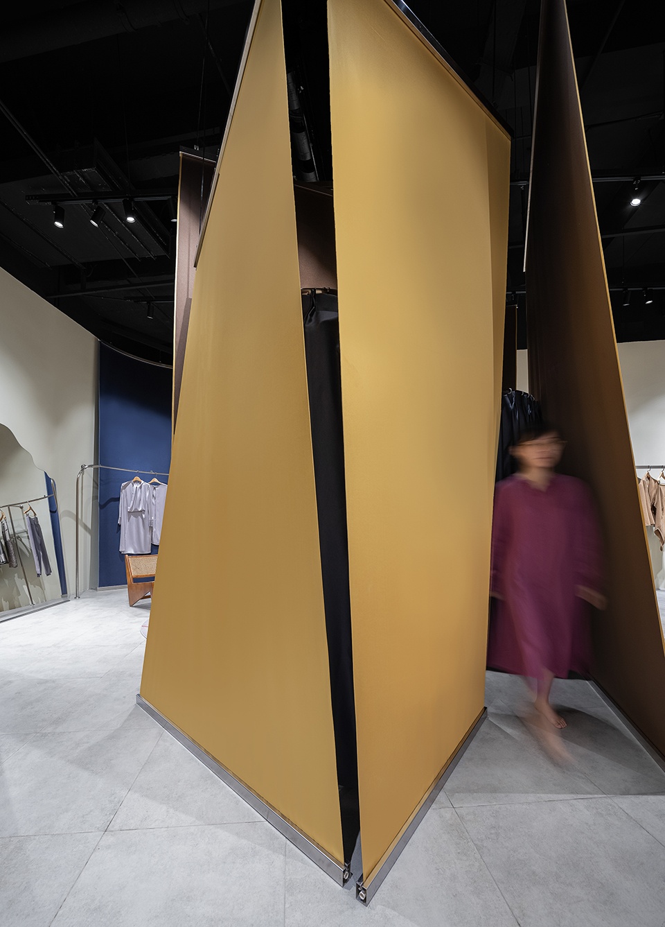 TU Crystal Plaza Store Shanghai by Tens Atelier