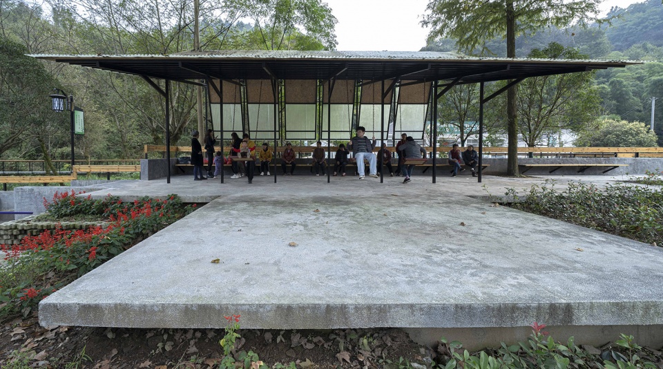 upgrading and renovation of public waterfront space in niujiaochong village huoshan county anhui province by fu yingbin