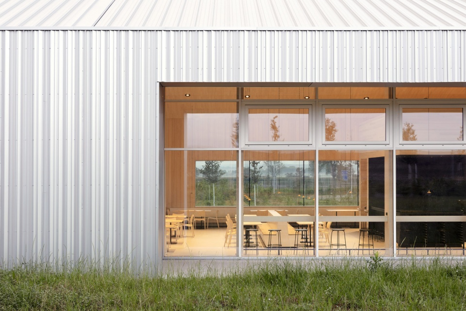 leubinger furstenhugel service station by mono architekten