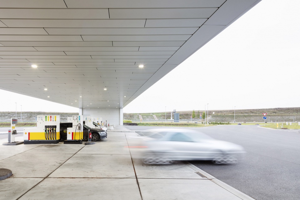 leubinger furstenhugel service station by mono architekten