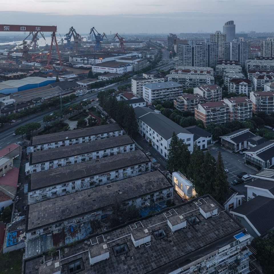 the pavilion a community house nearby huangpu river by viascape design