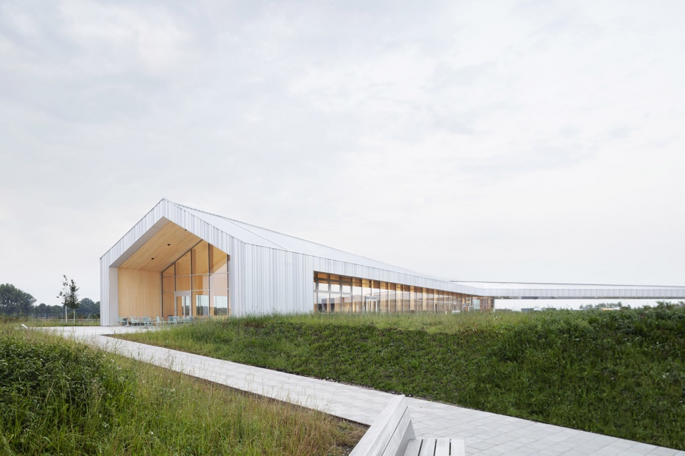 leubinger furstenhugel service station by mono architekten