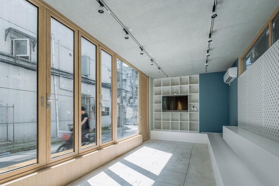 the pavilion a community house nearby huangpu river by viascape design
