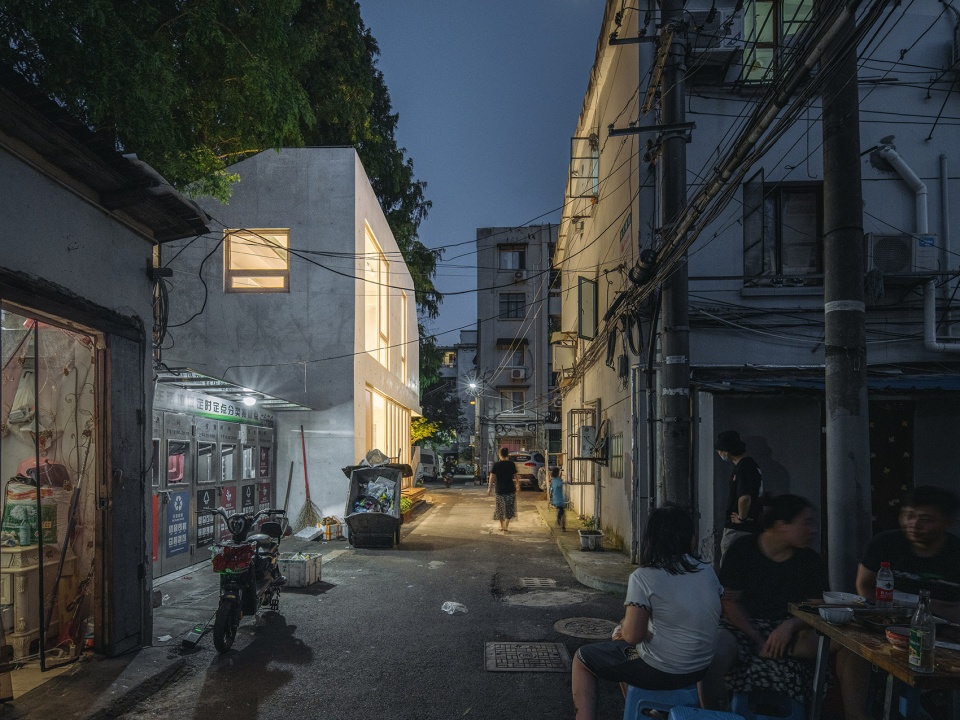 the pavilion a community house nearby huangpu river by viascape design
