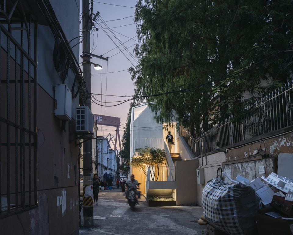 the pavilion a community house nearby huangpu river by viascape design