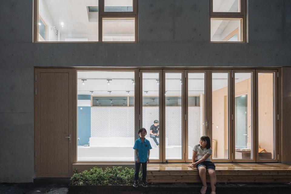 the pavilion a community house nearby huangpu river by viascape design