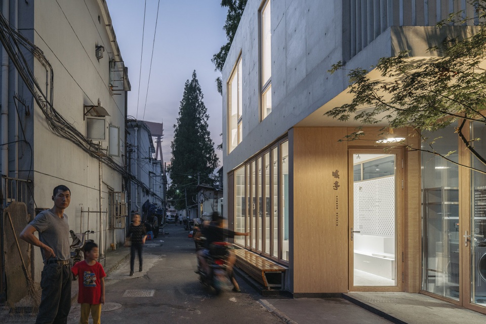 the pavilion a community house nearby huangpu river by viascape design