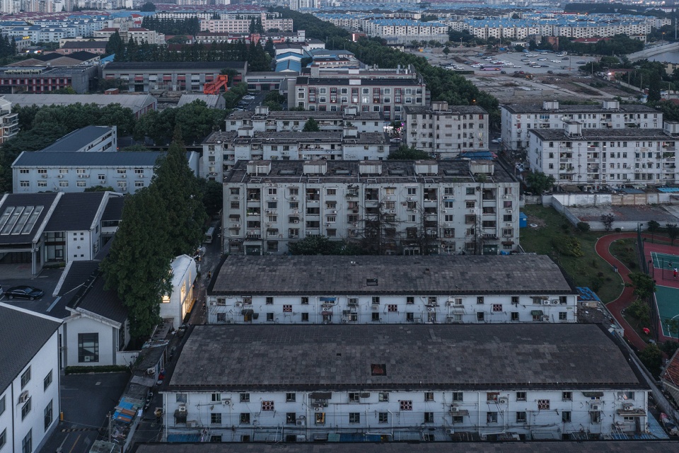 the pavilion a community house nearby huangpu river by viascape design