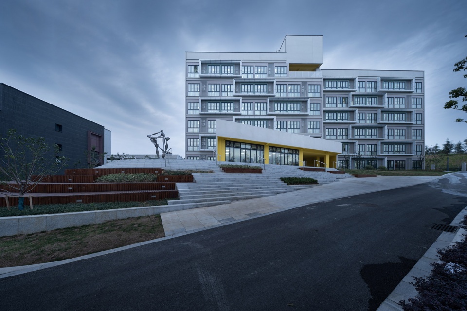 yuhua campus of nanjing zhonghua high school by southeast university architectural design and research institute