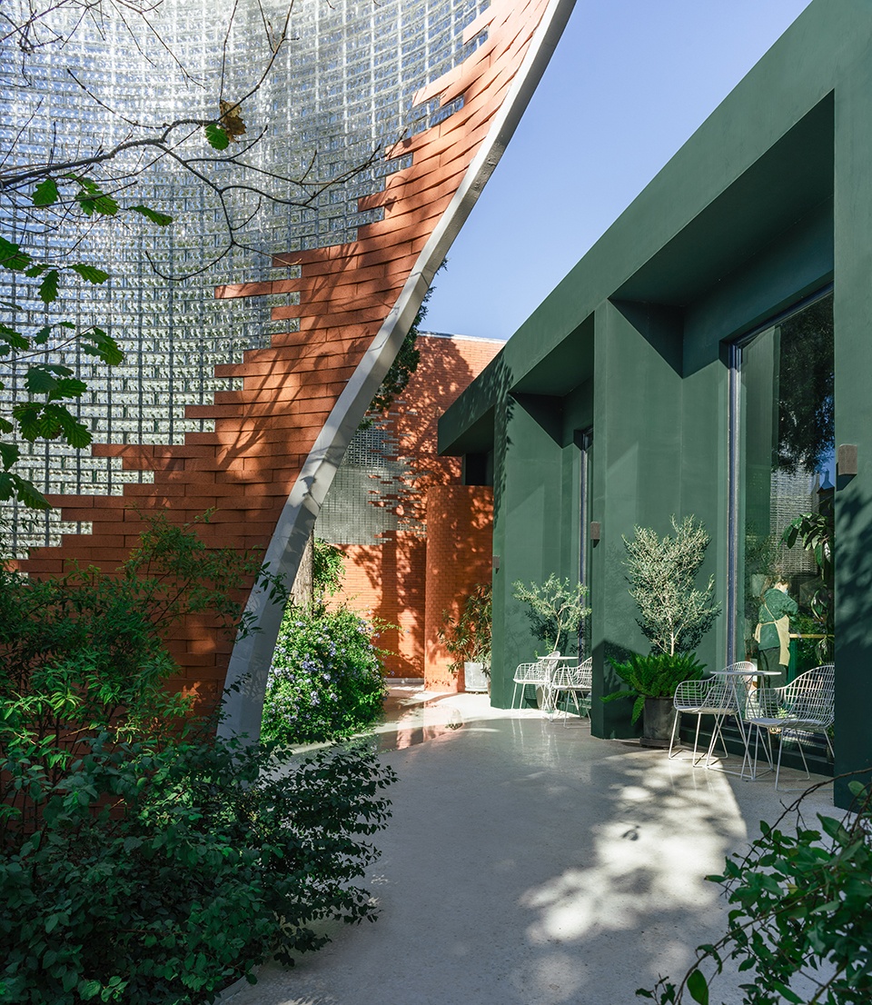 A Garden Only Flower Floral Art Studio by Fangwei Architects