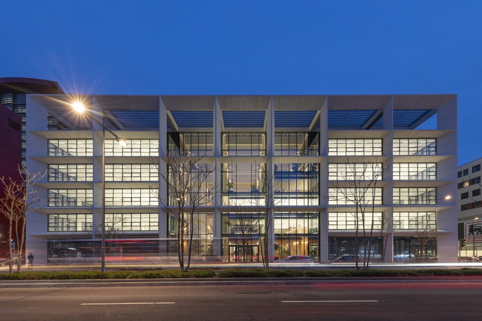 ICONE by Foster Partners