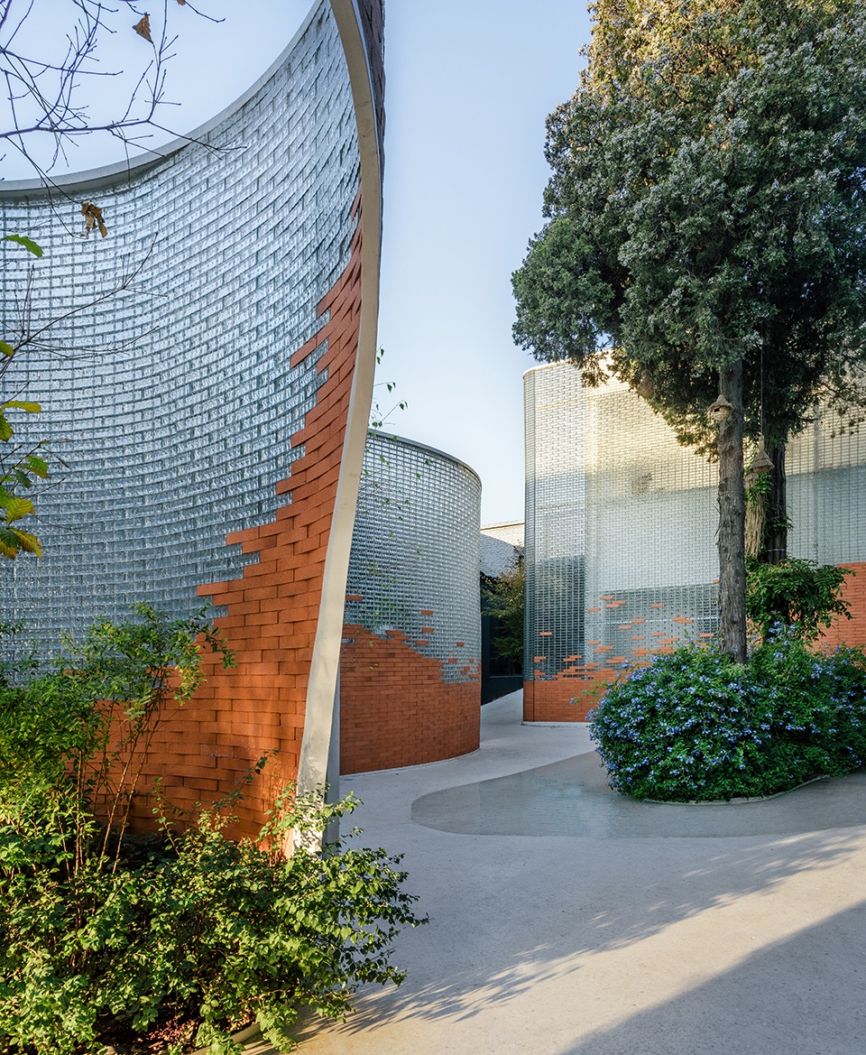 A Garden Only Flower Floral Art Studio by Fangwei Architects