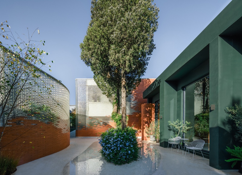 A Garden Only Flower Floral Art Studio by Fangwei Architects