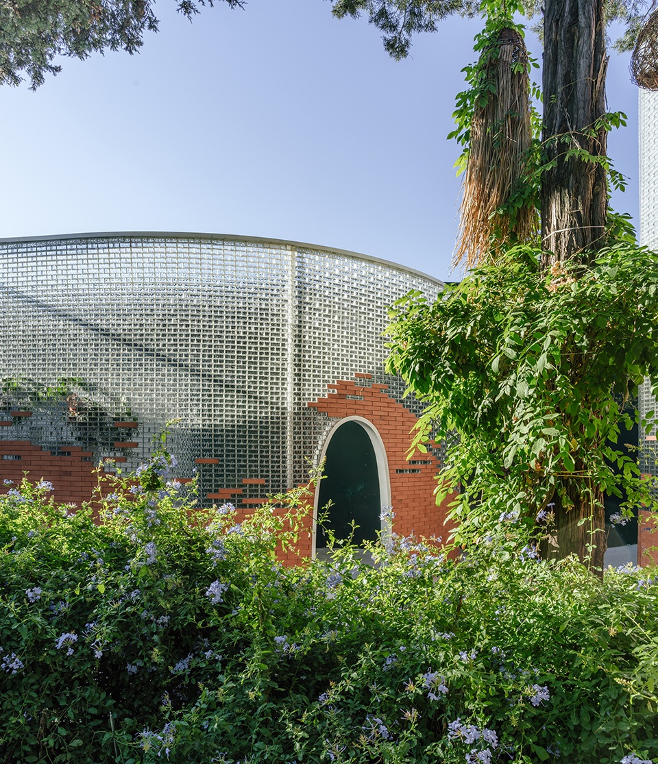A Garden Only Flower Floral Art Studio by Fangwei Architects