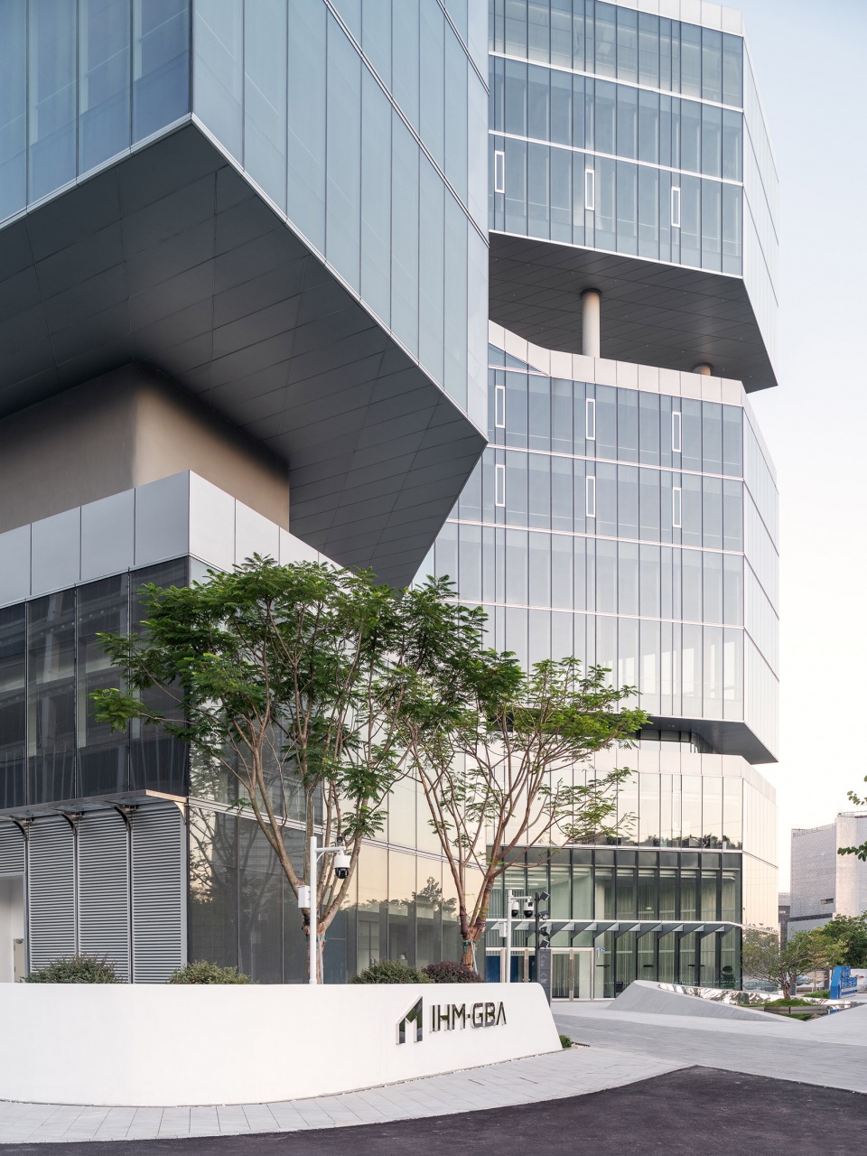 innovation center for high performance medical devices by henn