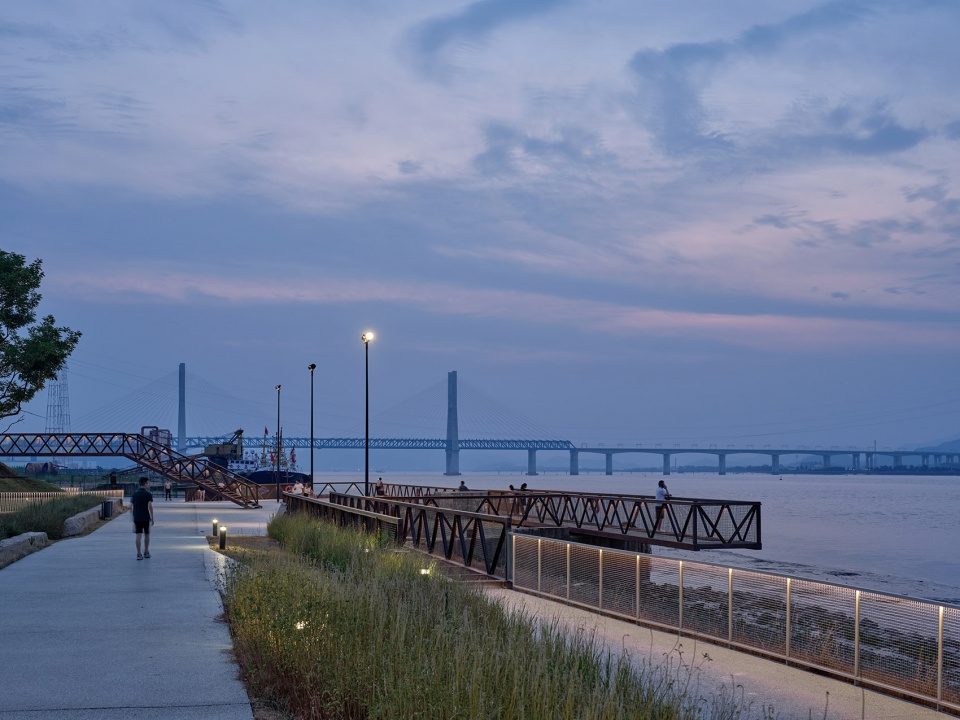 upgrading and renovation of the public space on the south bank of jiaojiang river by original design studiotjad