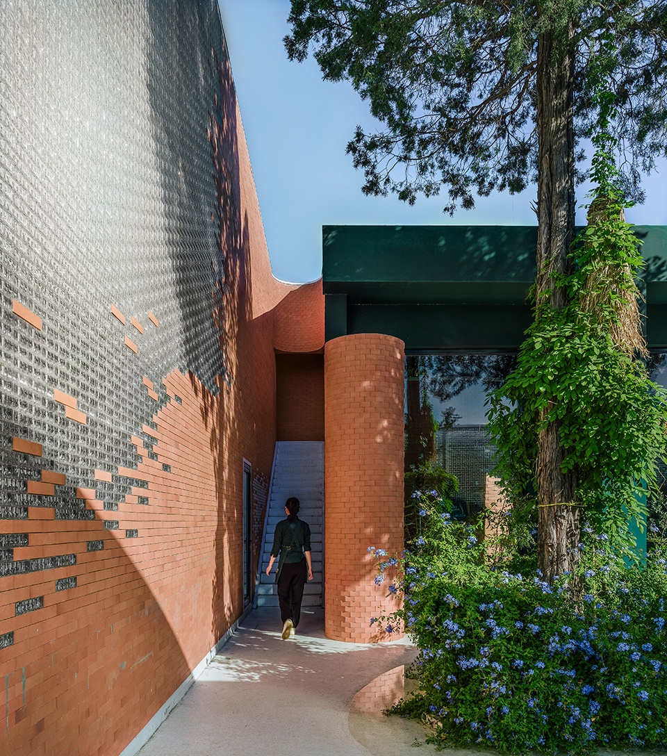 A Garden Only Flower Floral Art Studio by Fangwei Architects