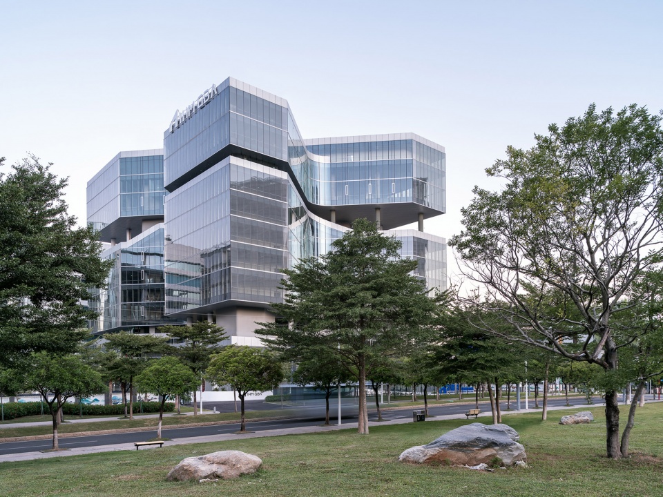 innovation center for high performance medical devices by henn