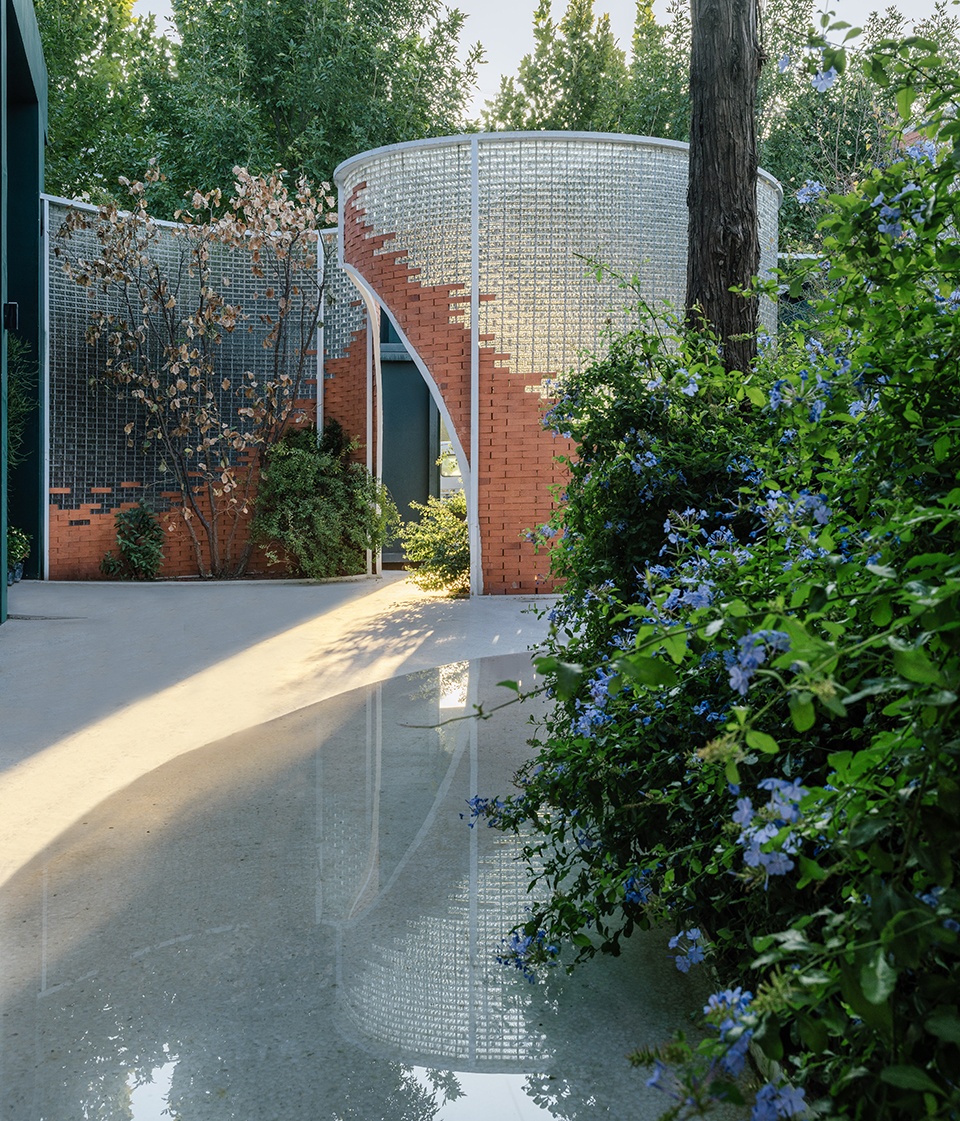 A Garden Only Flower Floral Art Studio by Fangwei Architects