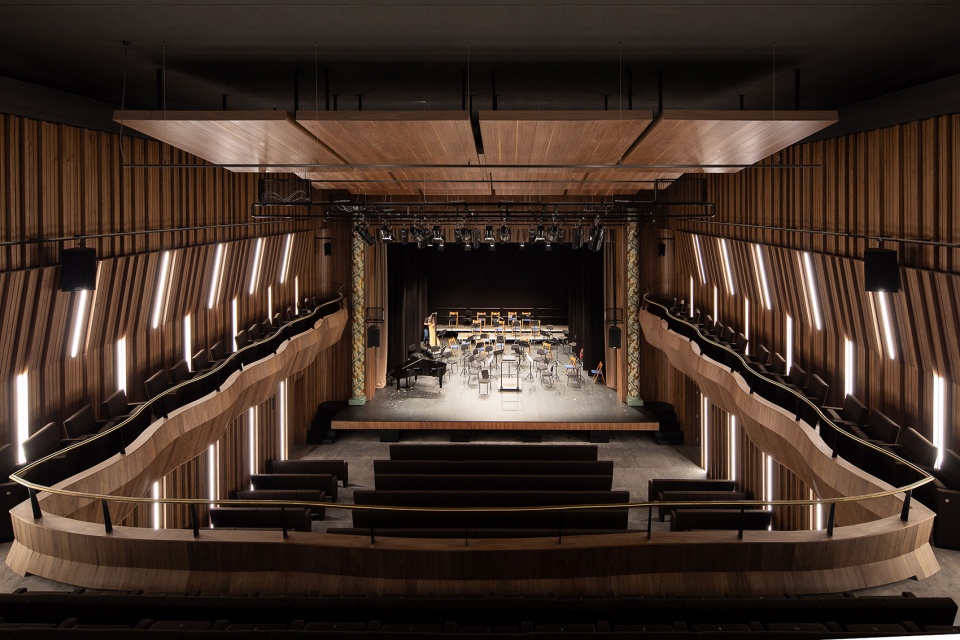 Rehabilitation of the old Jordao Theater and Garage Avenida by Pitagoras Group