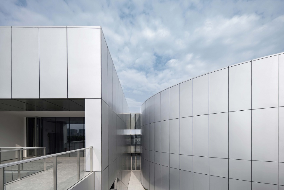 Shenzhen Bay International Badminton Exchange Center by SEED Qin Chen Studio