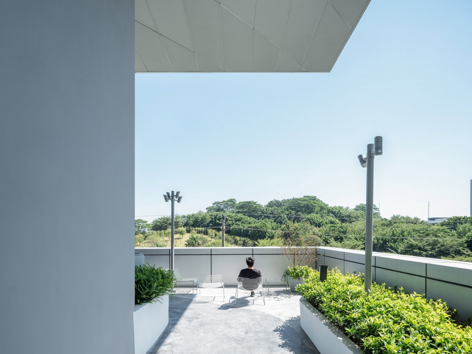 innovation center for high performance medical devices by henn