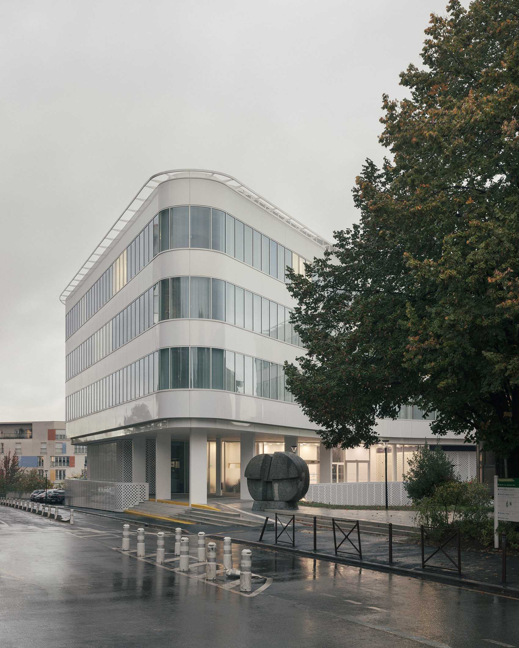 Faculty of Medicine of KremlinBicêtre by Pargade Architectes 谷德设计网