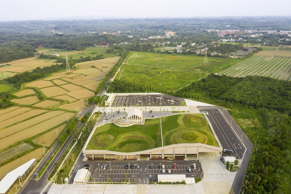 mvrdv completes wholesale market in tainan with publicly accessible roof