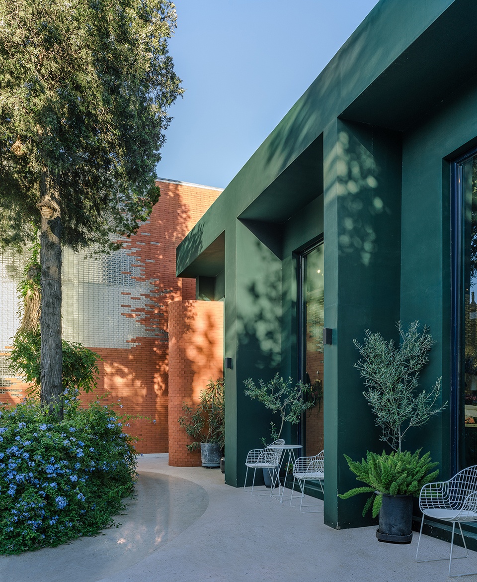A Garden Only Flower Floral Art Studio by Fangwei Architects