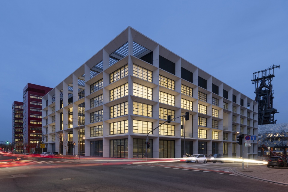 ICONE by Foster Partners