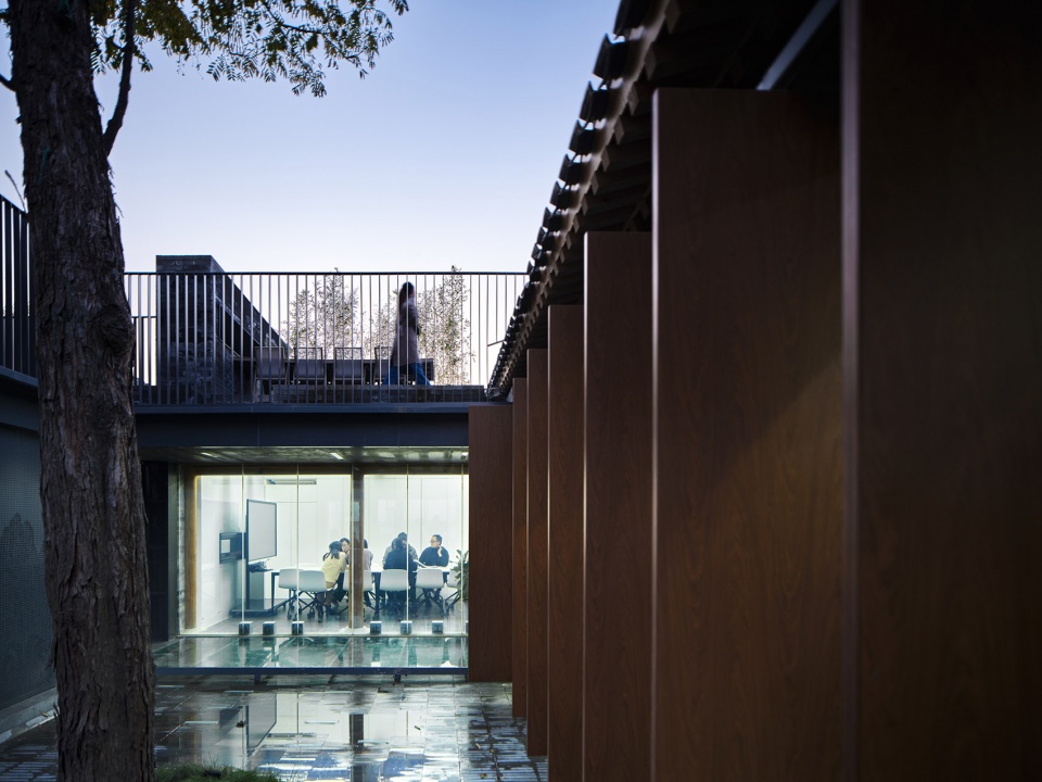 new office of bazuo architecture studio in traditional beijing hutong by bazuo architecture studio