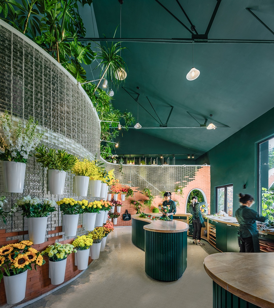 A Garden Only Flower Floral Art Studio by Fangwei Architects