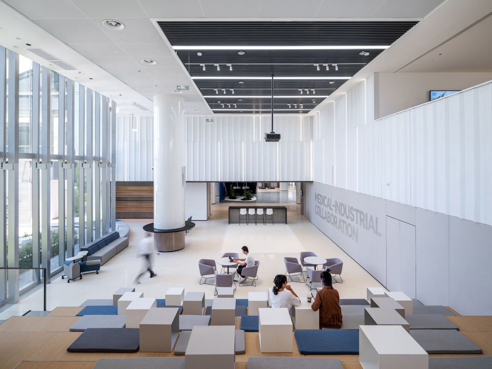innovation center for high performance medical devices by henn