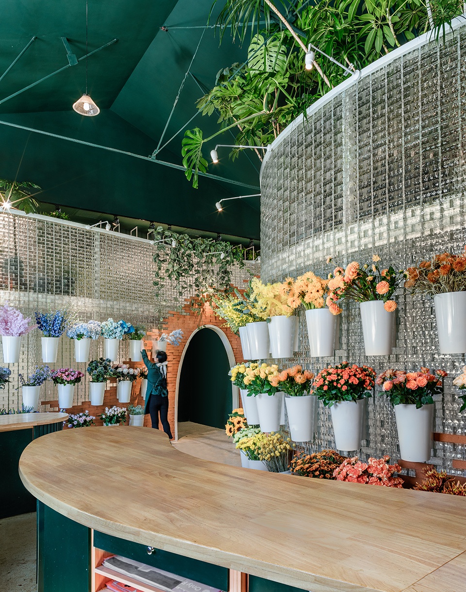 A Garden Only Flower Floral Art Studio by Fangwei Architects