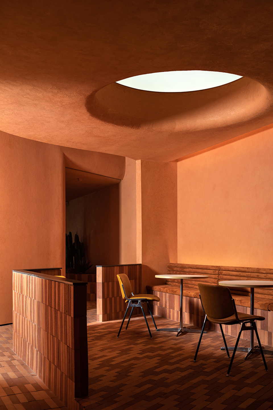 Yoga Yoga China by Whale Interior uhg