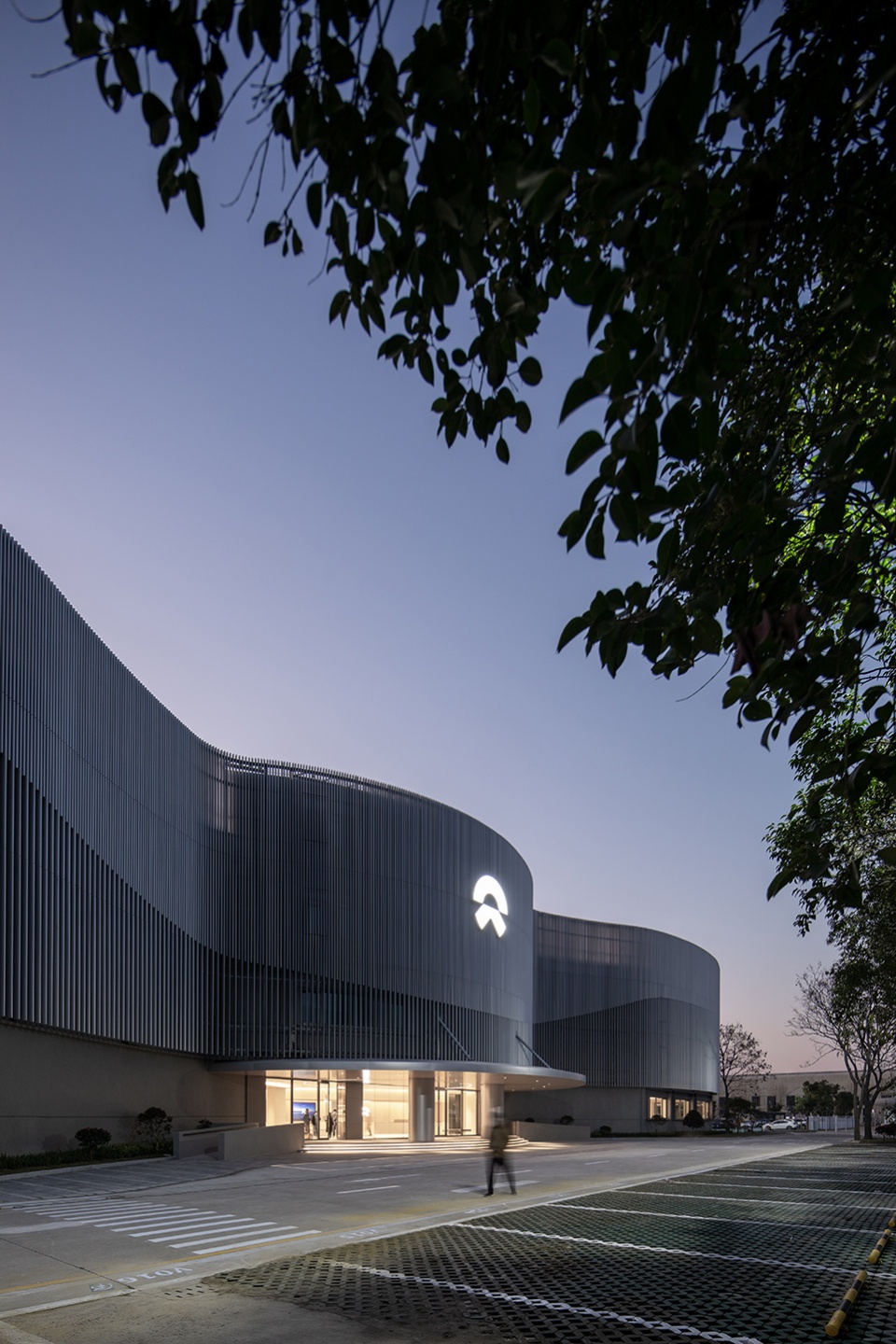 nio delivery center by kokaistudios