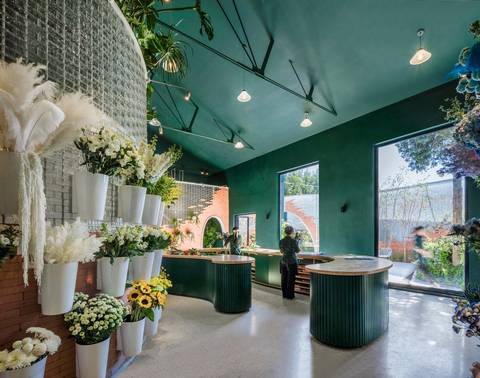A Garden Only Flower Floral Art Studio by Fangwei Architects