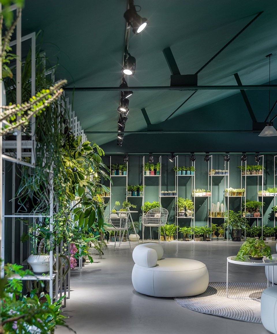 A Garden Only Flower Floral Art Studio by Fangwei Architects