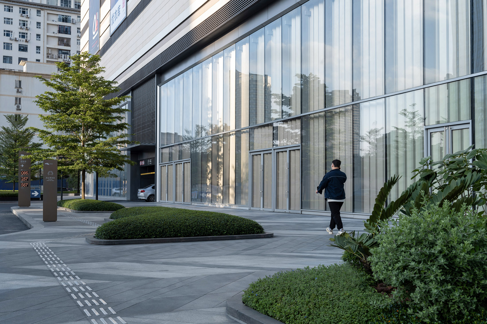 Landscape Design of CRLAND Mixc Haikou by GM Landscape - 谷德设计网