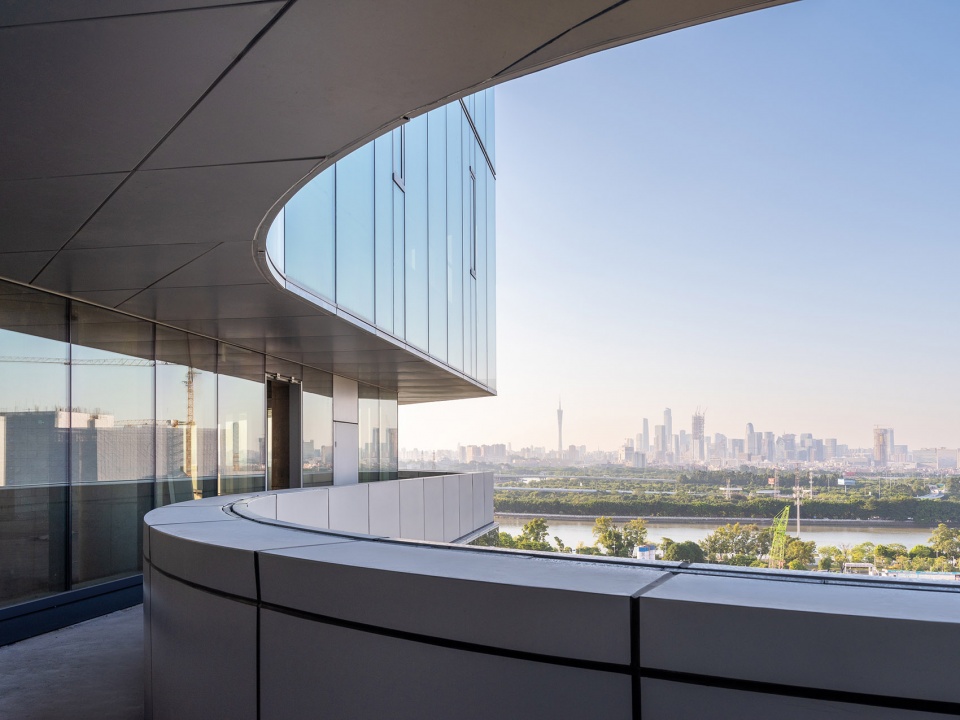 innovation center for high performance medical devices by henn