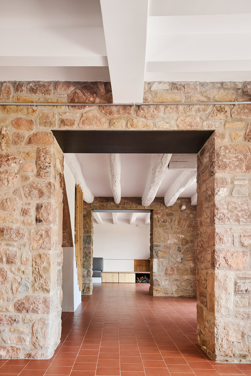 108era-renovation-of-a-farmhouse-in-granera-by-vallribera-noray