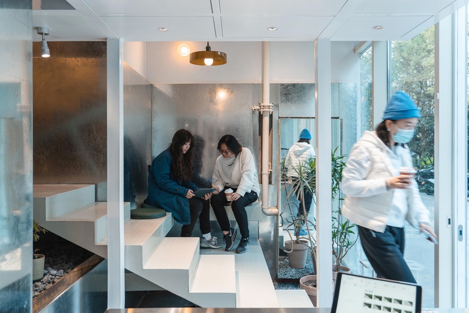 Secondhalf Coffee China by Archstay Architects