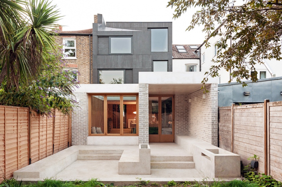 Courtyard House by Yellow Cloud Studio