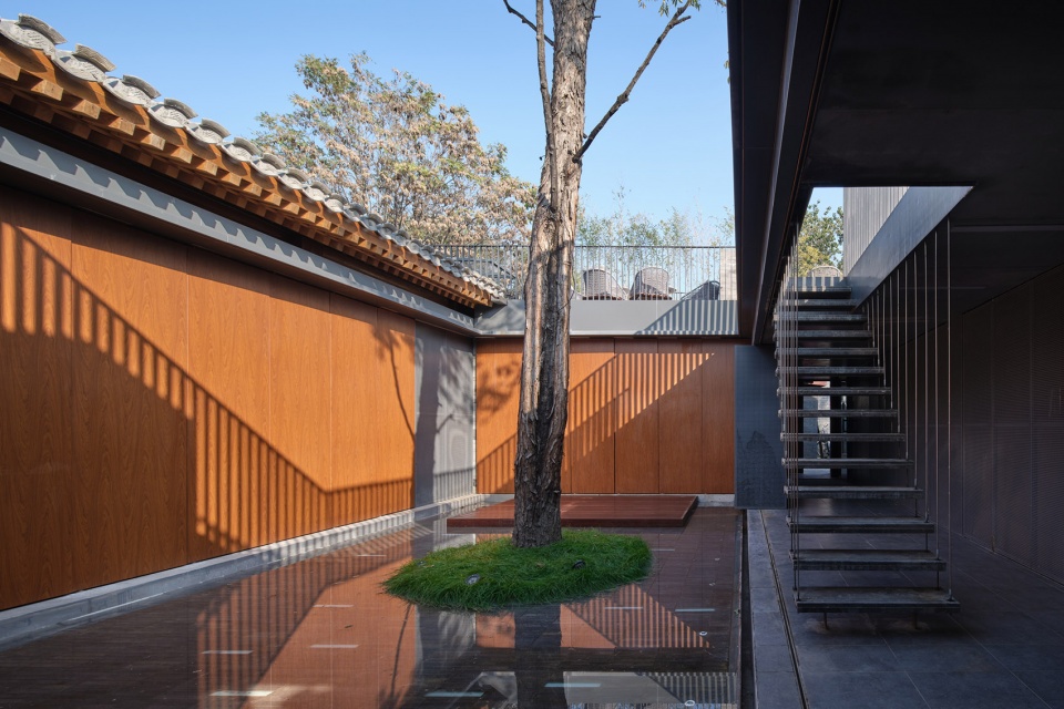 new office of bazuo architecture studio in traditional beijing hutong by bazuo architecture studio